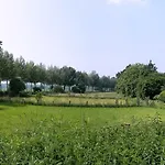 Authentic Travellers In Ehemaliger Gaertnerei * Мербуш