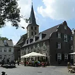 Authentic Travellers In Ehemaliger Gaertnerei Мербуш