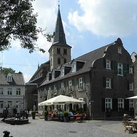 Authentic Travellers In Ehemaliger Gaertnerei Мербуш