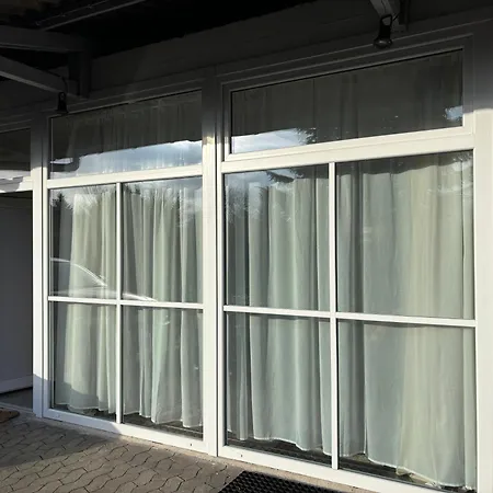 Authentic Travellers In Ehemaliger Gaertnerei * Meerbusch