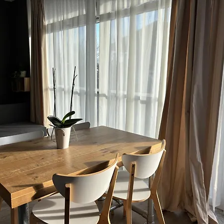 Authentic Travellers In Ehemaliger Gaertnerei Мербуш