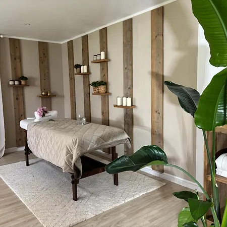 Authentic Travellers In Ehemaliger Gaertnerei 梅尔布施