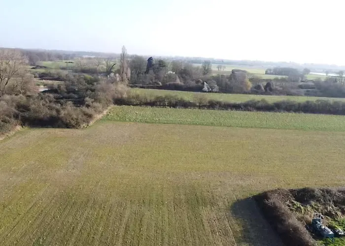 Authentic Travellers In Ehemaliger Gaertnerei *