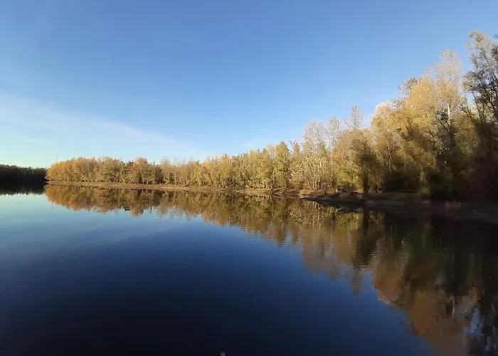 Authentic Travellers In Ehemaliger Gaertnerei