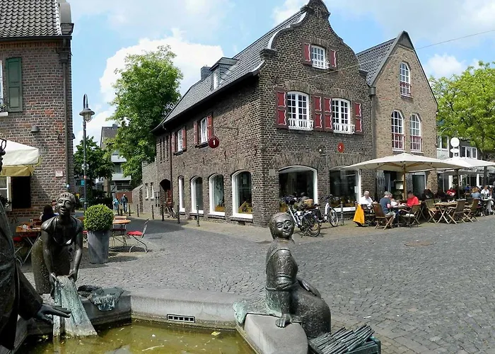 Authentic Travellers In Ehemaliger Gaertnerei *