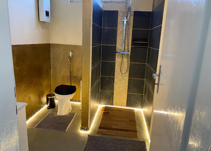 Authentic Travellers In Ehemaliger Gaertnerei Apartment Meerbusch