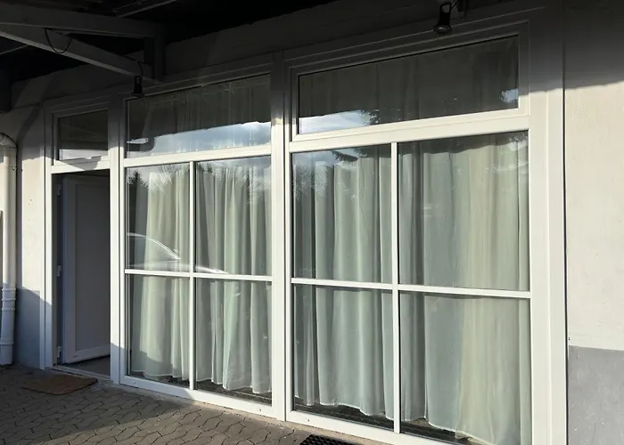 Authentic Travellers In Ehemaliger Gaertnerei * מירבוש