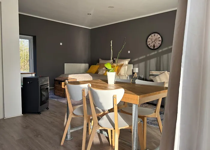 Authentic Travellers In Ehemaliger Gaertnerei * Meerbusch