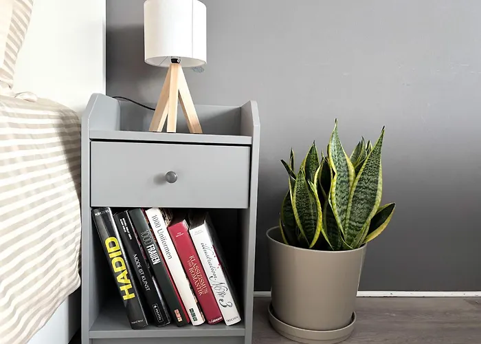 Authentic Travellers In Ehemaliger Gaertnerei * מירבוש