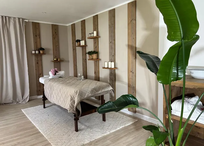 Authentic Travellers In Ehemaliger Gaertnerei מירבוש